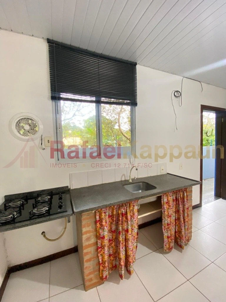 One-bedroom apartment with a mountain view in Florianópolis — photo 10