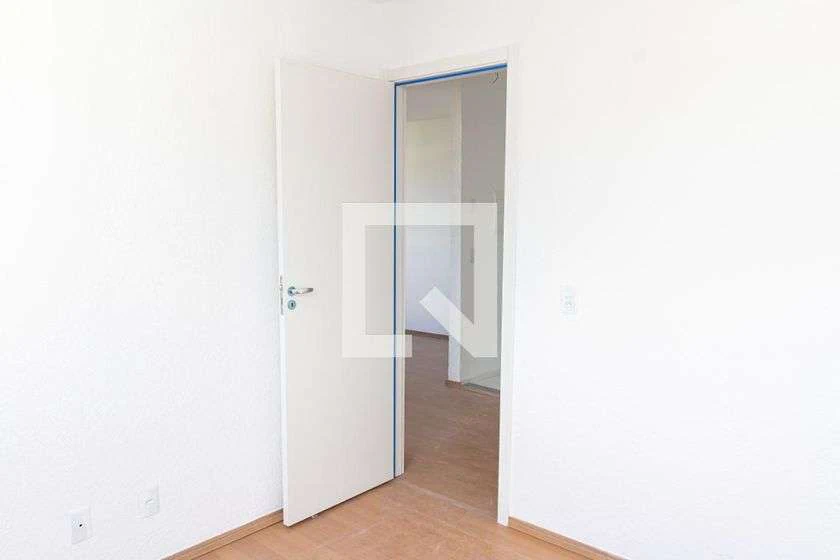 Unfurnished 2-bedroom apartment with 45 m² and wood floors — photo 3