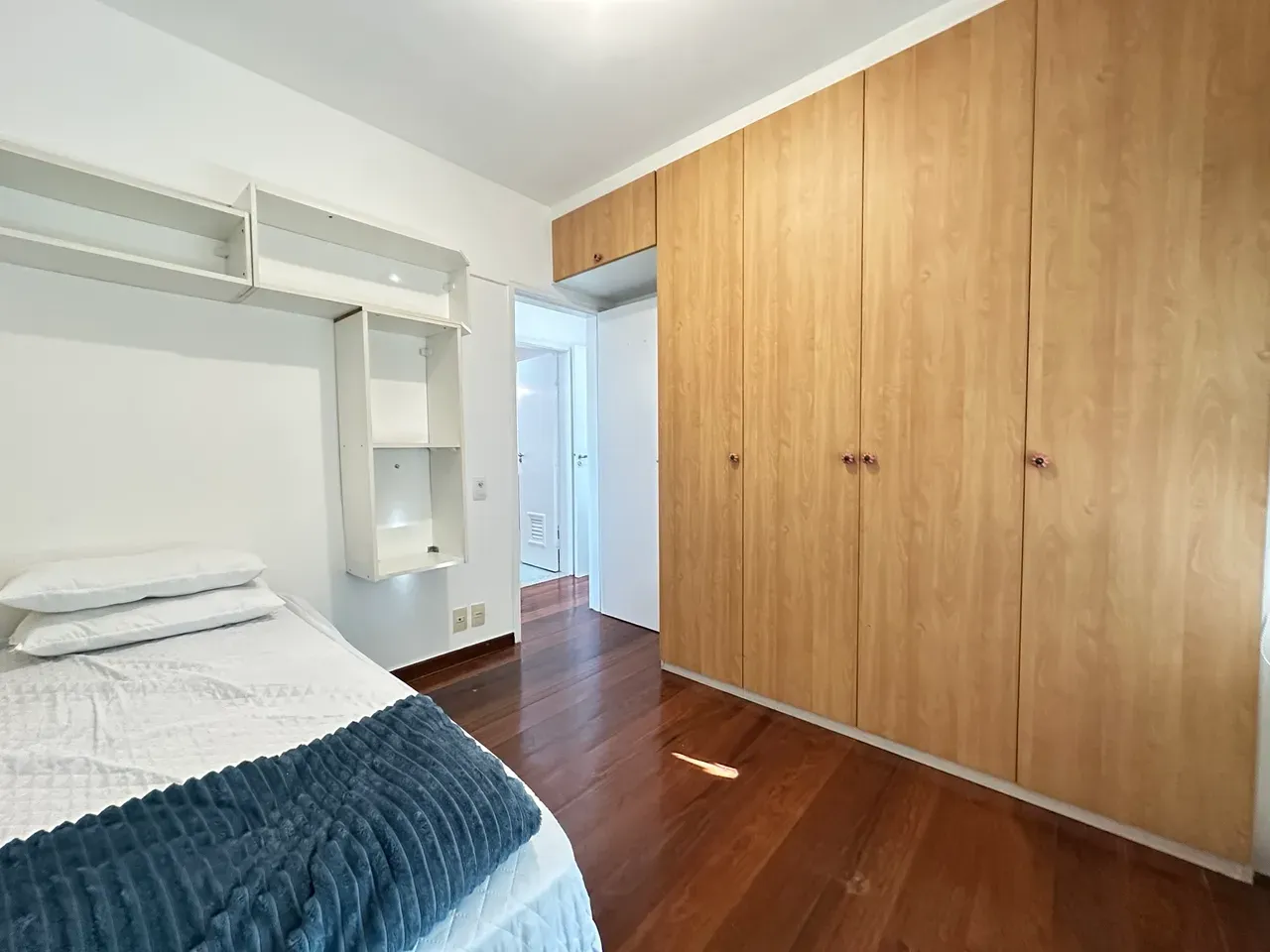 Apartment on the 4th floor with floor-to-ceiling windows — photo 4
