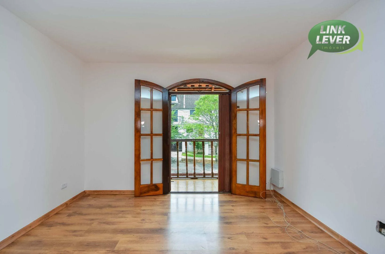 164 m² house with a fireplace and a grill on the balcony — photo 14