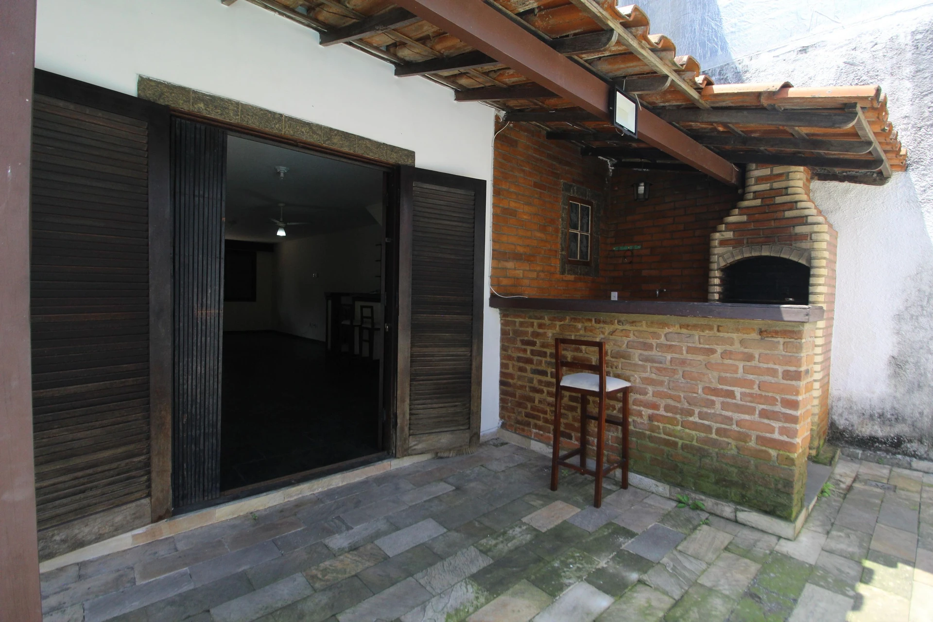 4-bedroom house with a bathtub in Rio de Janeiro — photo 44
