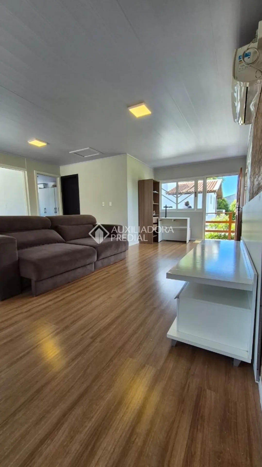 Furnished house, 100 m², with wood or laminate floors — photo 26