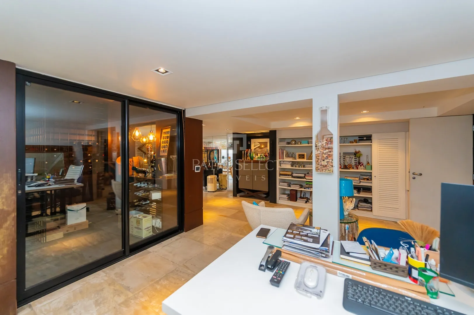 Floor-to-ceiling windows in a 6-bedroom house, 763 m² — photo 47