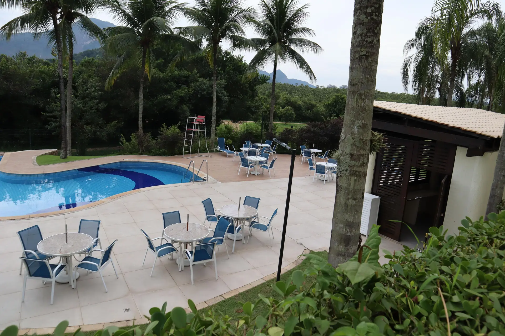 2-bedroom apartment with a mountain view — photo 39