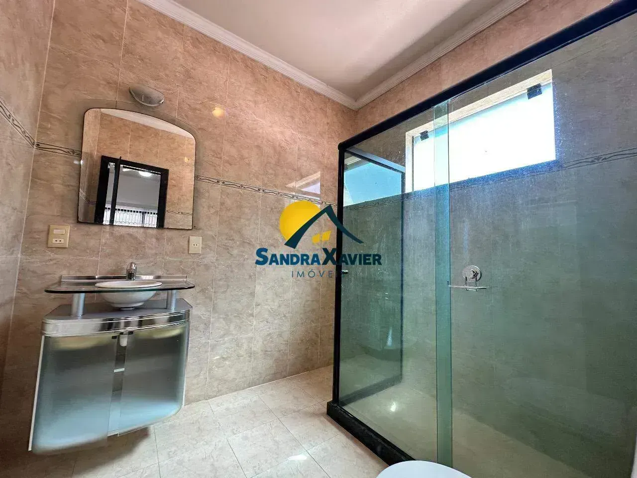 Casa com 4 quartos e 5 banheiros, varanda com churrasqueira — photo 24