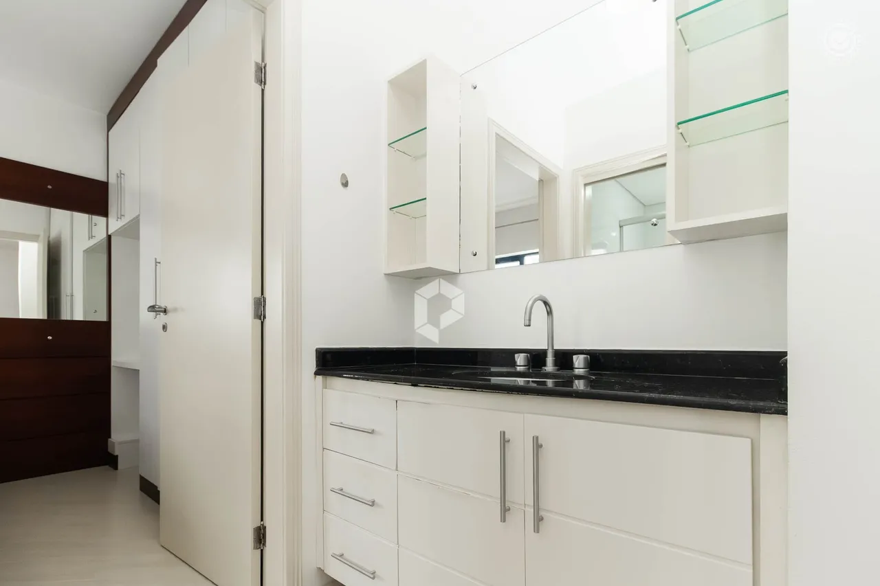 Furnished 1-bedroom apartment with a private BBQ — photo 13