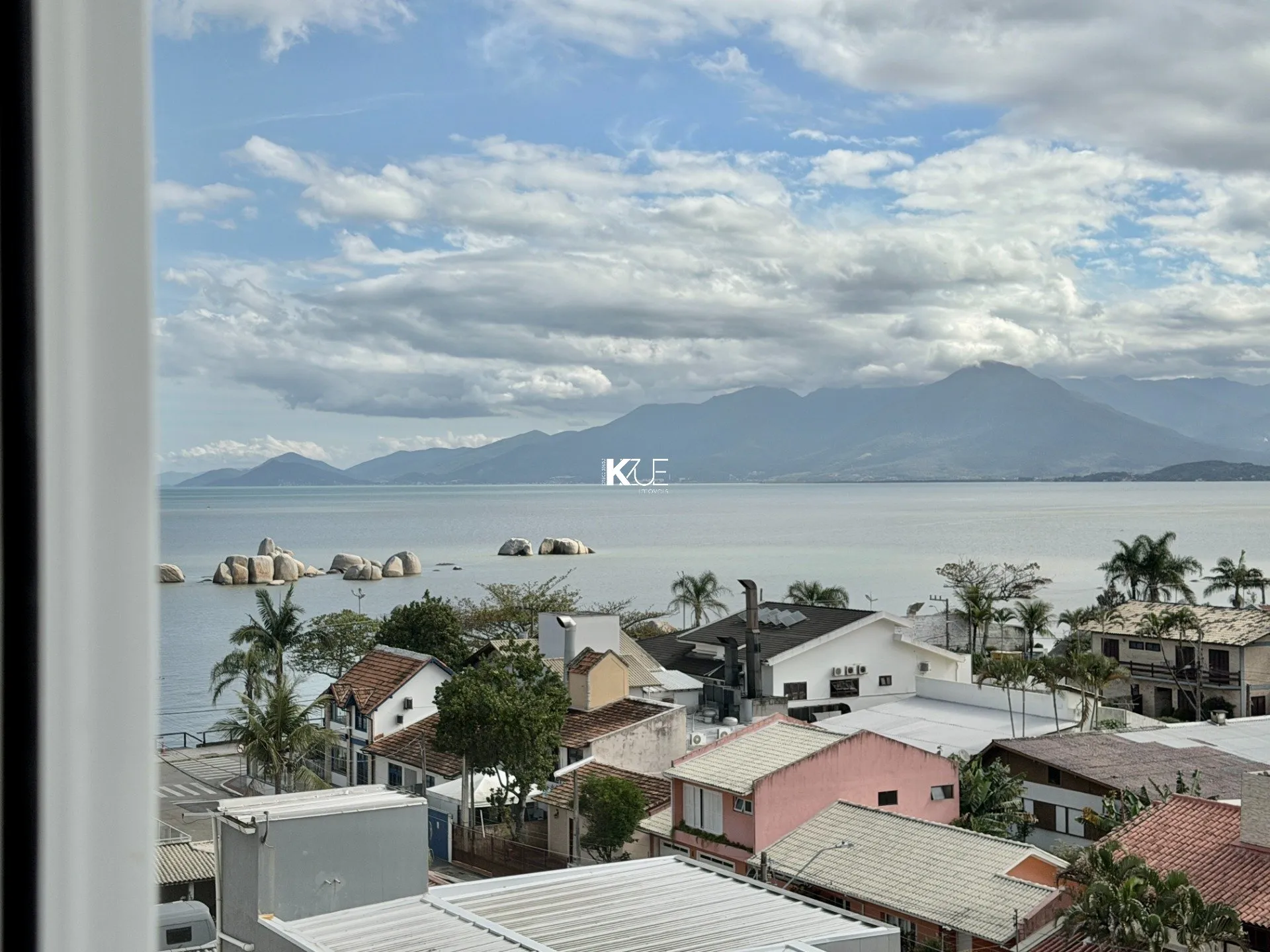 Furnished apartment, 111 m², with a water view — photo 33