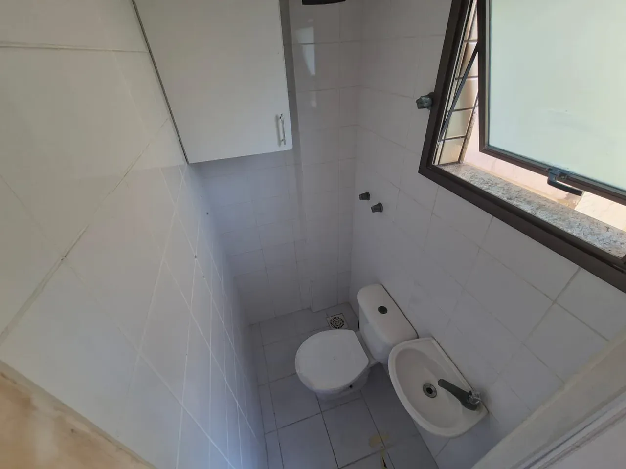 Glass-enclosed balcony in a 3-bedroom apartment, 115 m² — photo 8