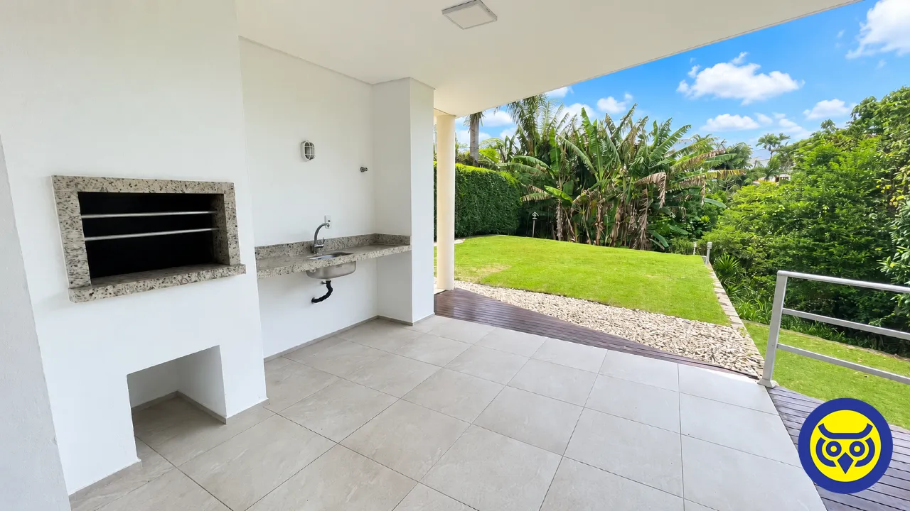 3-bedroom house with a water view — photo 6