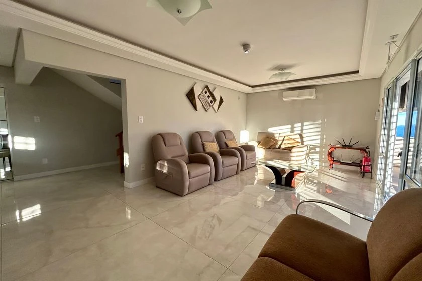 Rental house with 7 bedrooms and a private garden — photo 6