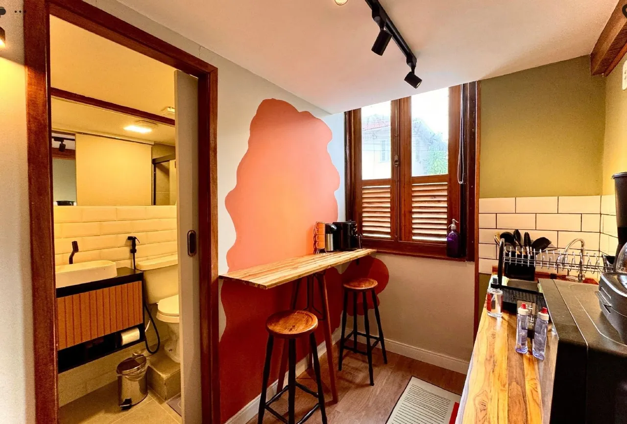 Furnished apartment, 25 m², with wood or laminate floors — photo 2