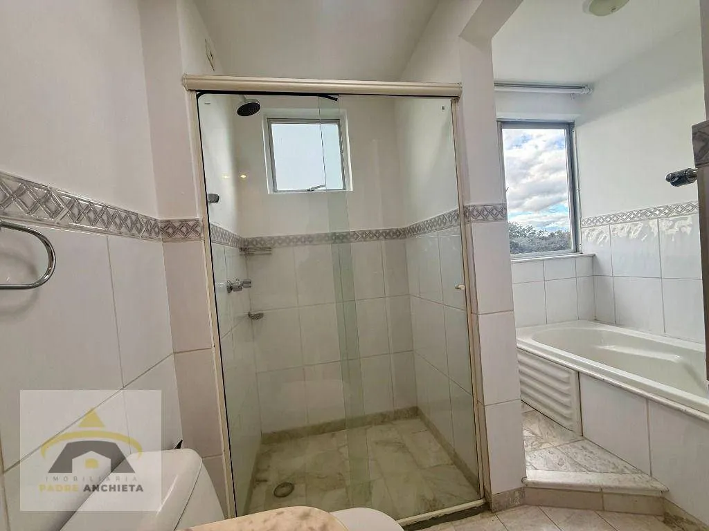 Furnished 1-bedroom apartment with a private BBQ area — photo 18