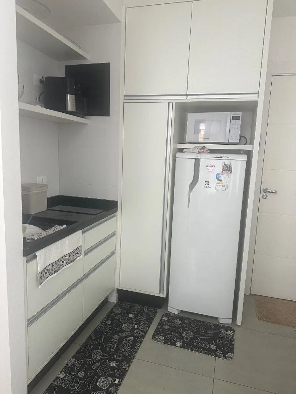 Studio com cozinha fechada, varanda e 1 vaga