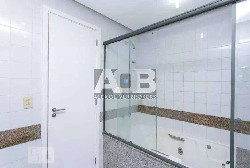200 m² apartment with 3 en-suite bedrooms and 5 baths — photo 27