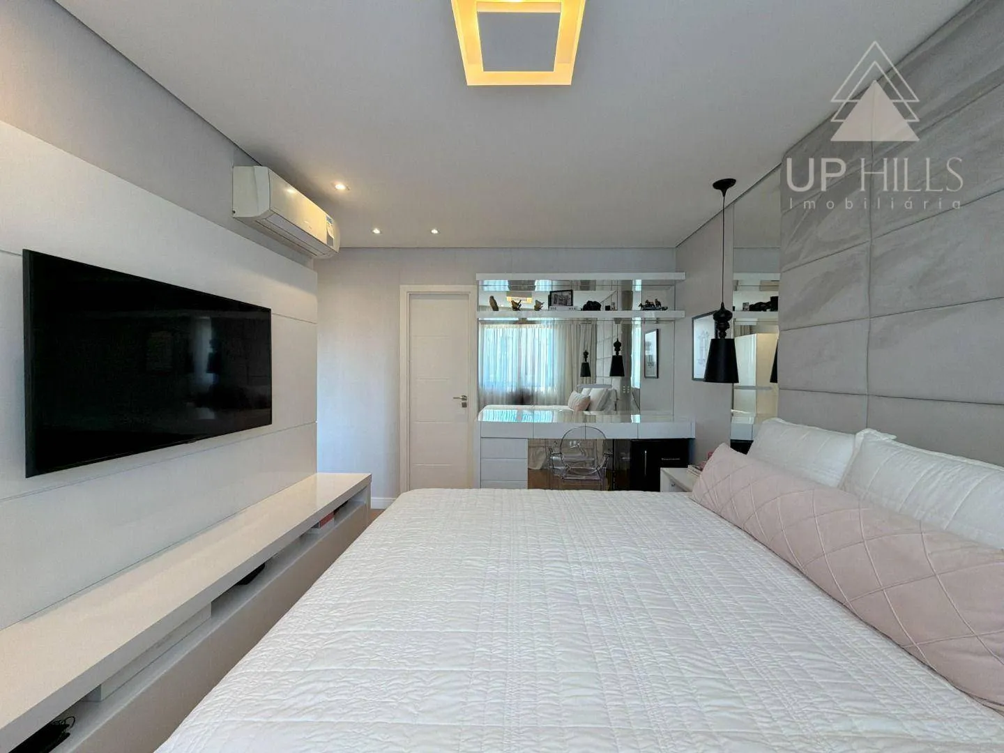 Apartment on the 4th floor with floor-to-ceiling windows — photo 23