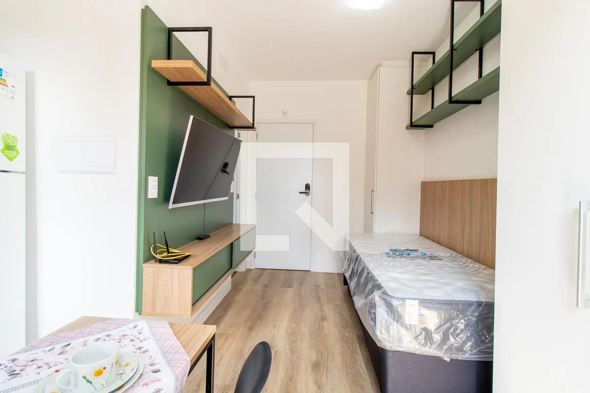 28 m² studio with a washing machine and a home office — photo 9