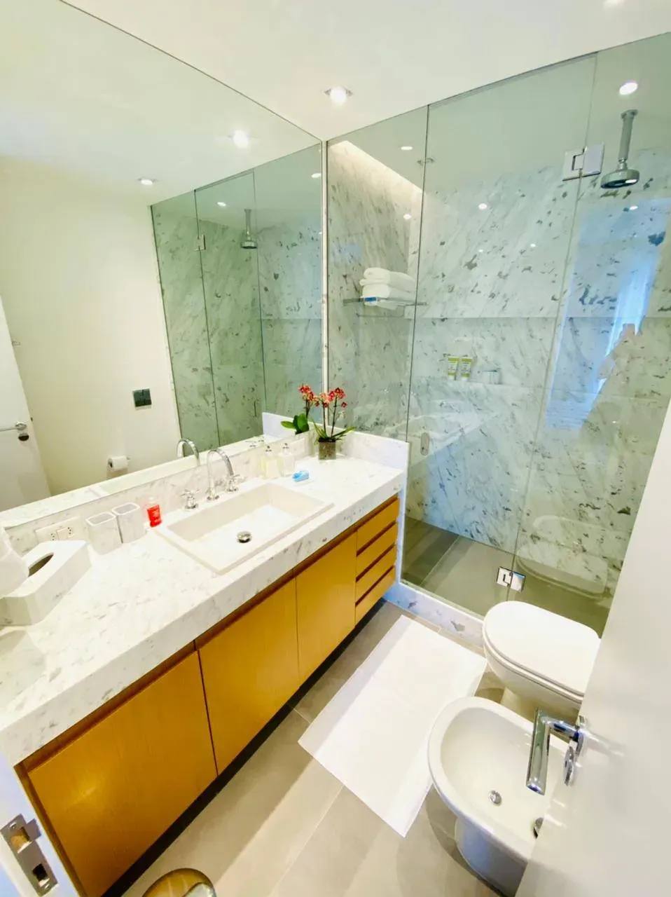 Furnished 2-bedroom apartment with 2 bathrooms — photo 8