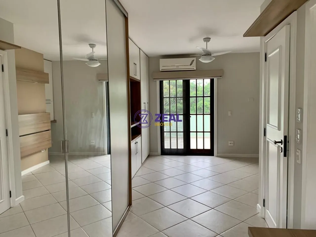 Casa sem mobília com 4 quartos e 5 banheiros — photo 10
