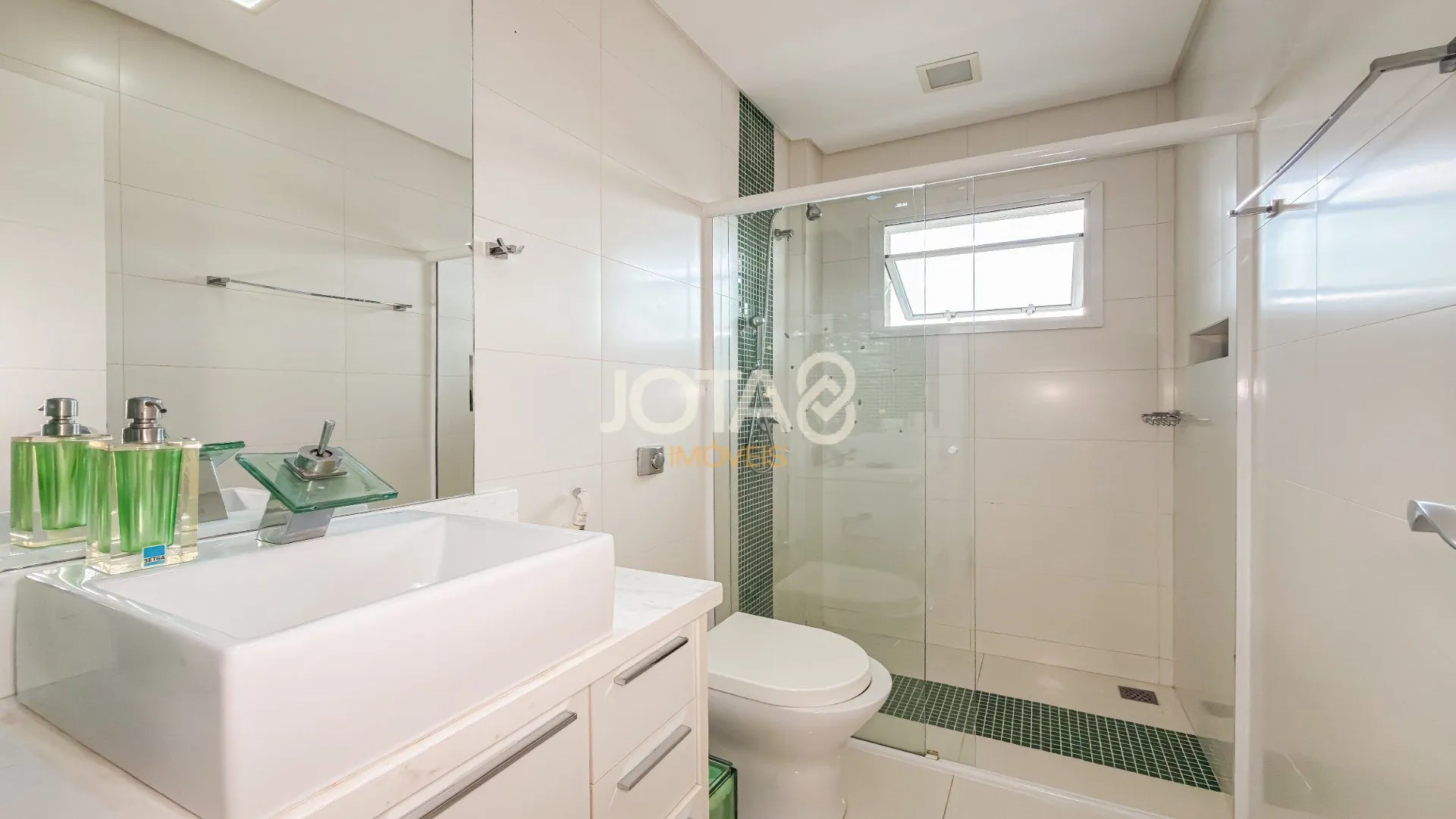 House with 3 en-suite bedrooms and private BBQ — photo 26