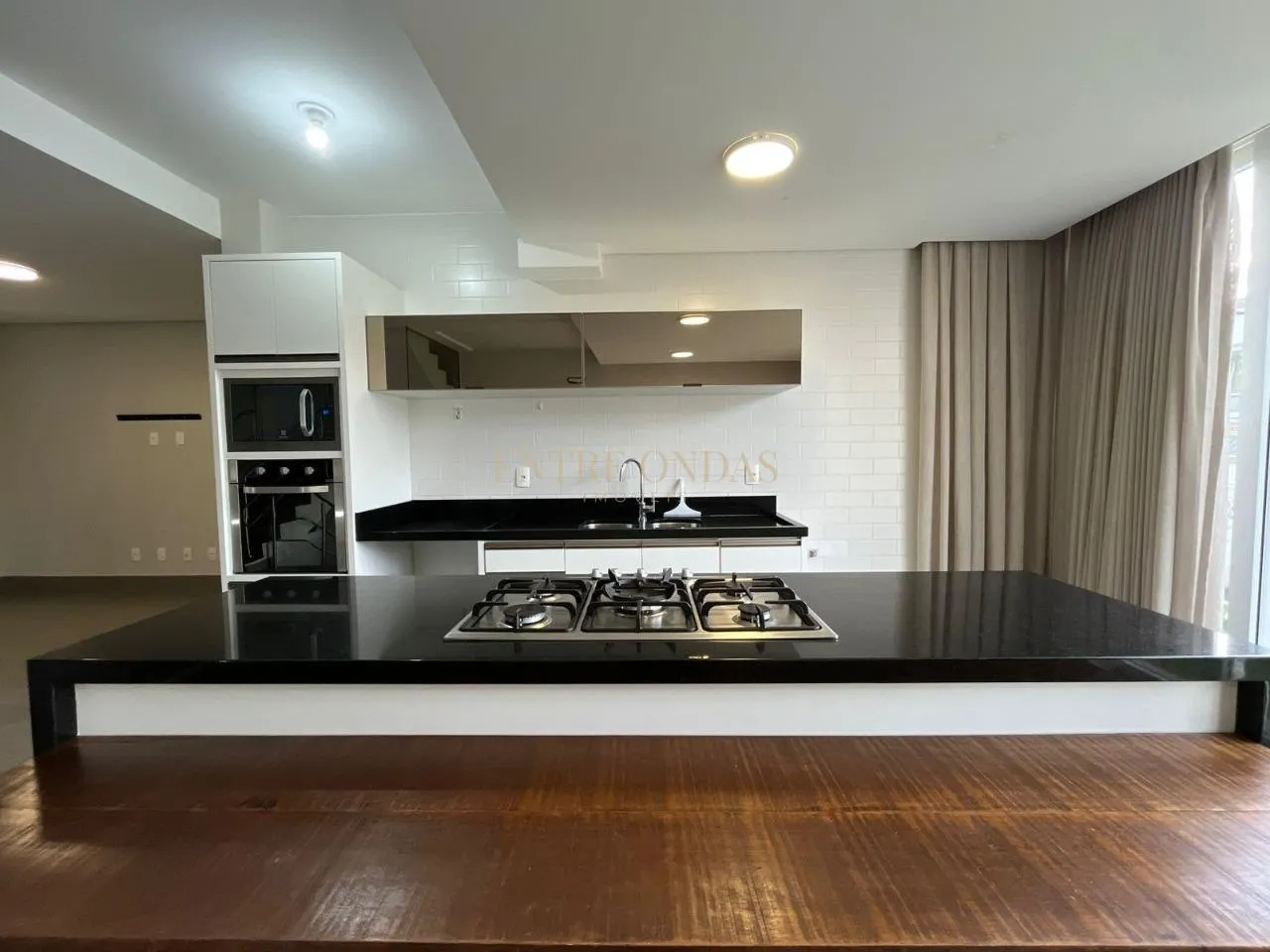 Water view in a 4-bedroom house, 263 m² — photo 30