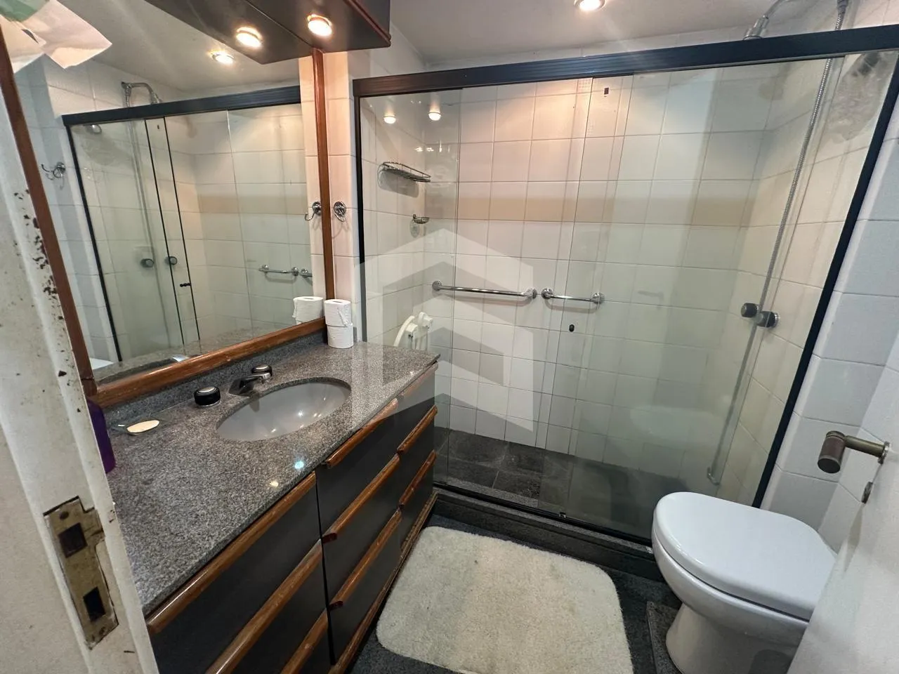Furnished apartment, 252 m², with a walk-in closet — photo 25