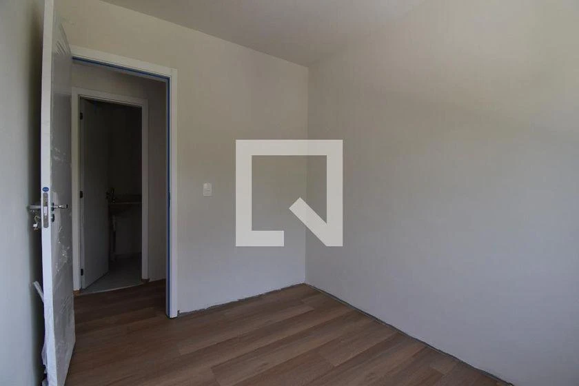 Balcony with a grill in a 2-bedroom apartment, 53 m² — photo 25