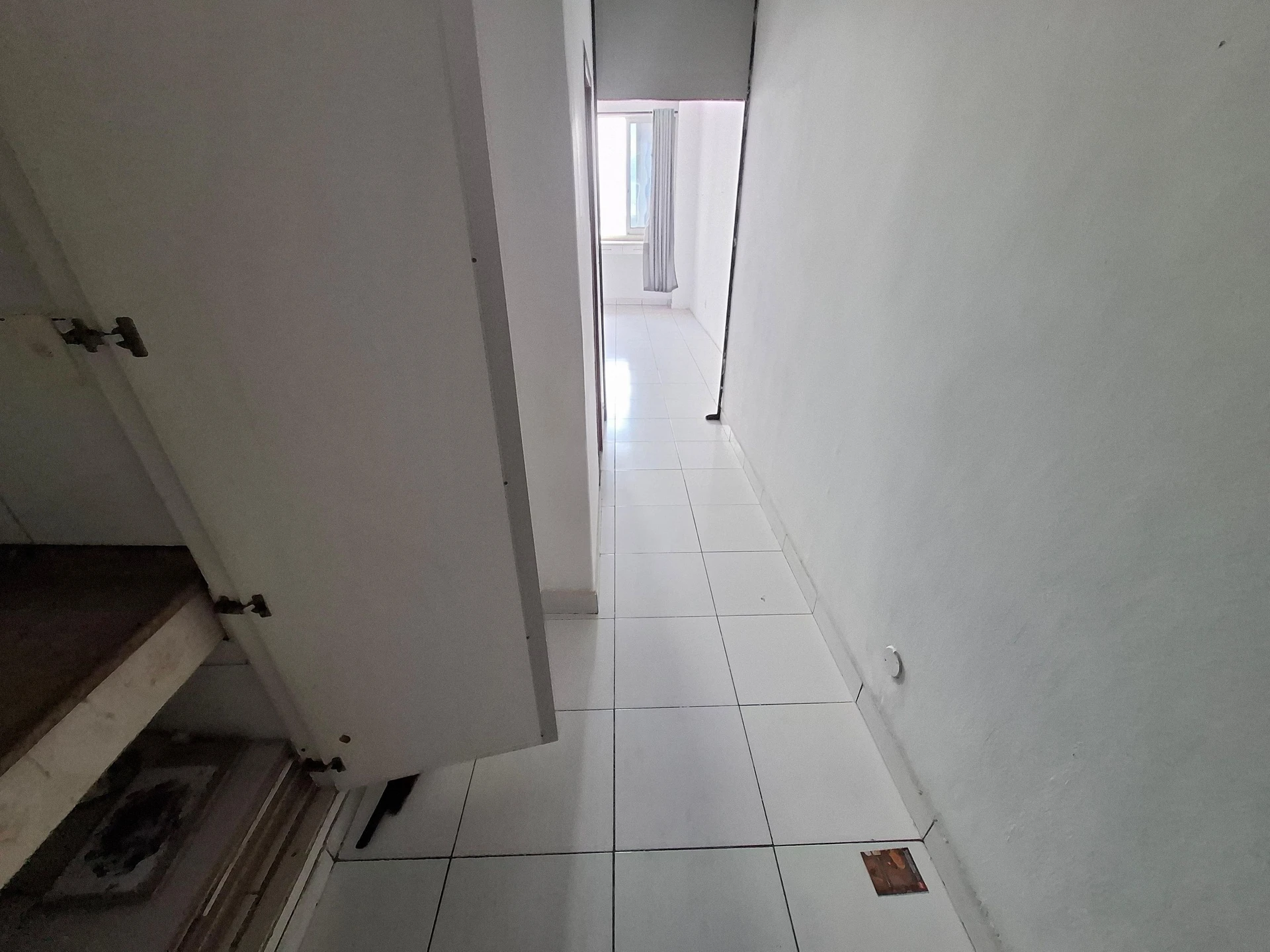 1-bedroom apartment with a compact kitchenette corner — photo 10