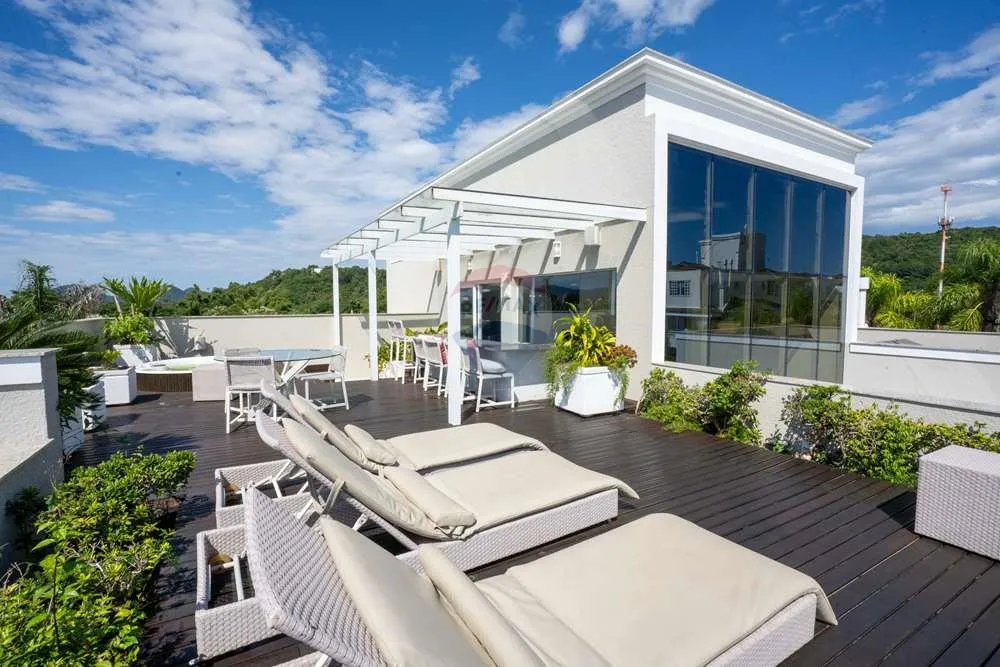 House with 7 en-suite bedrooms and balcony — photo 13