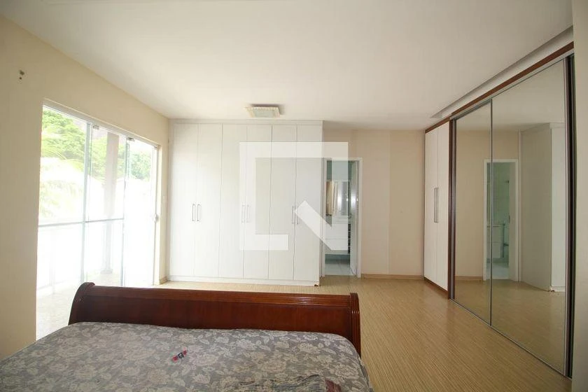6-bedroom house with 4 en-suite suites and 600 m² — photo 50