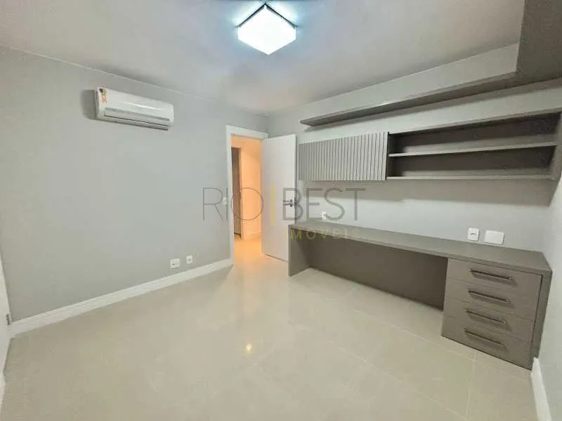 Apartment with 4 bedrooms, 5 bathrooms and a balcony — photo 13