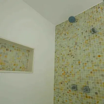 Furnished house, 470 m², with a bathtub — photo 40
