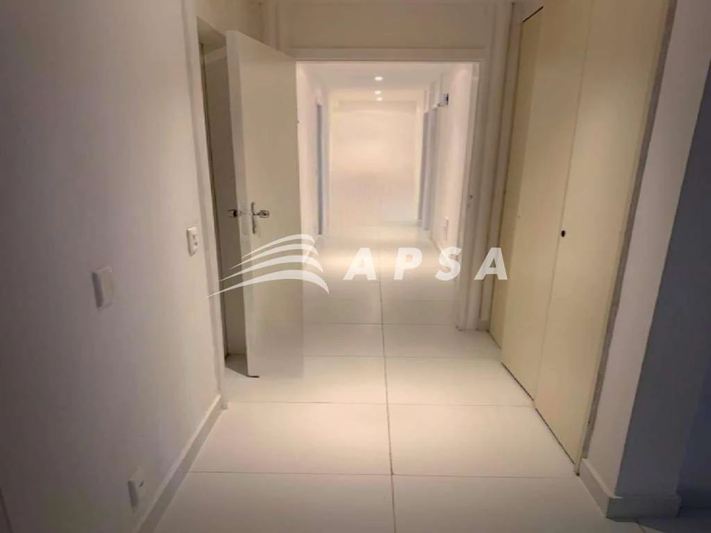 Furnished 4-bedroom apartment, 300 m² and 4 parking spots — photo 4