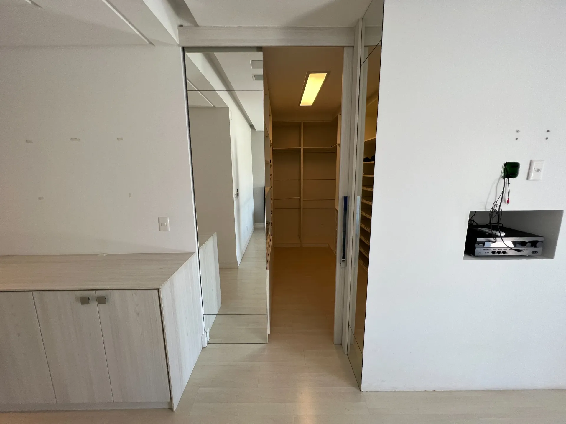 Furnished house with 6 en-suite bedrooms and private BBQ — photo 7