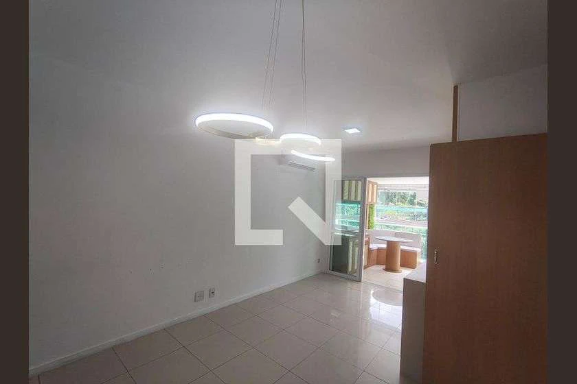 85 m² apartment with 3 bedrooms and a glass-enclosed balcony — photo 4