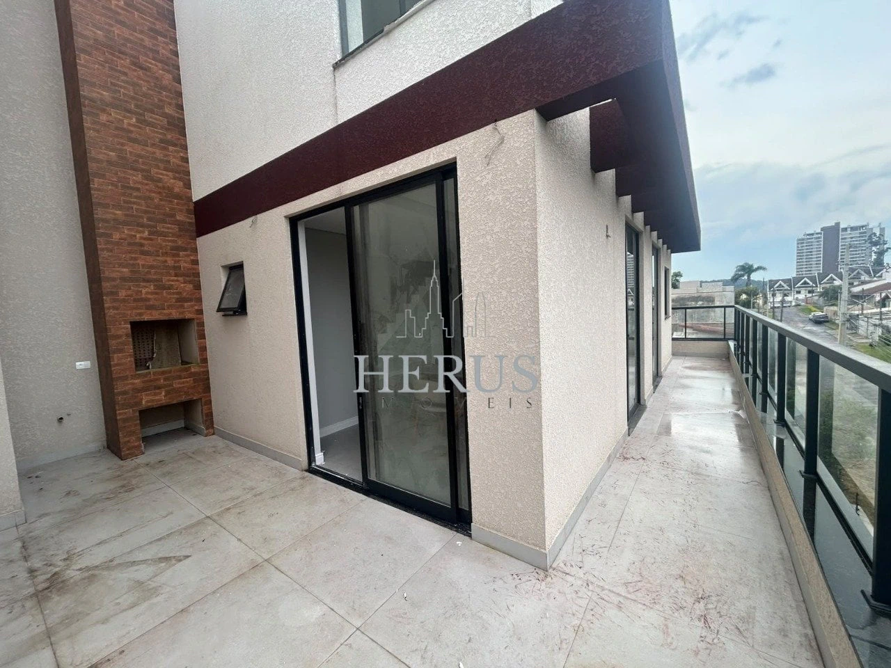 Apartamento de 2 quartos com janelas do piso ao teto — photo 21