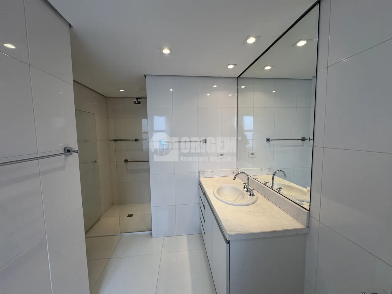 Apartamento de 2 habitaciones con balcón acristalado — photo 14