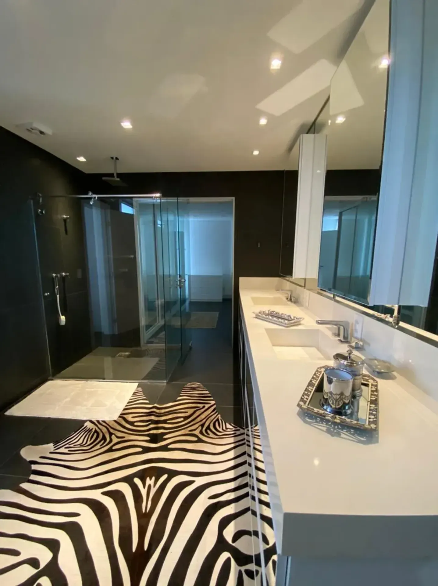 Casa mobiliada com 6 suítes e 7 banheiros — photo 15