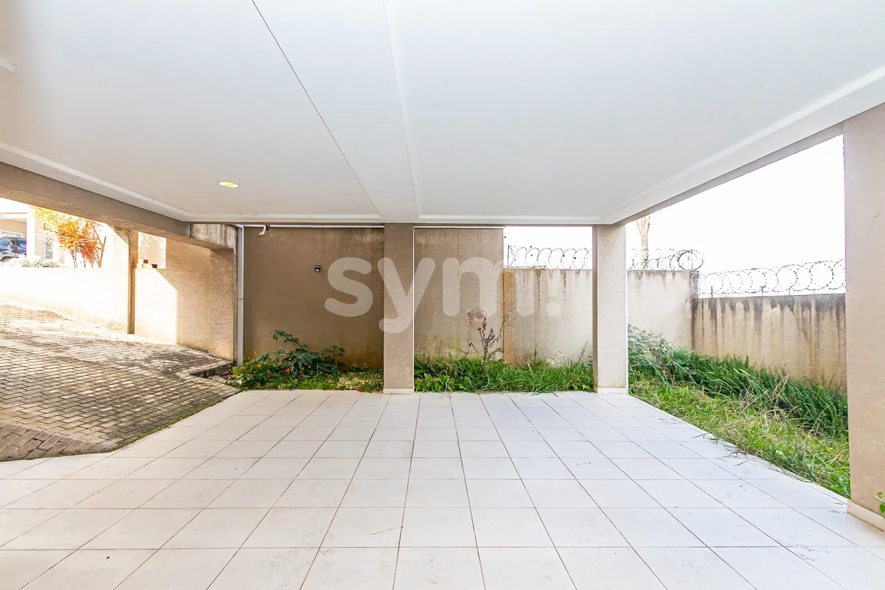 House in a gated community with 5 bedrooms and 3 suites — photo 9