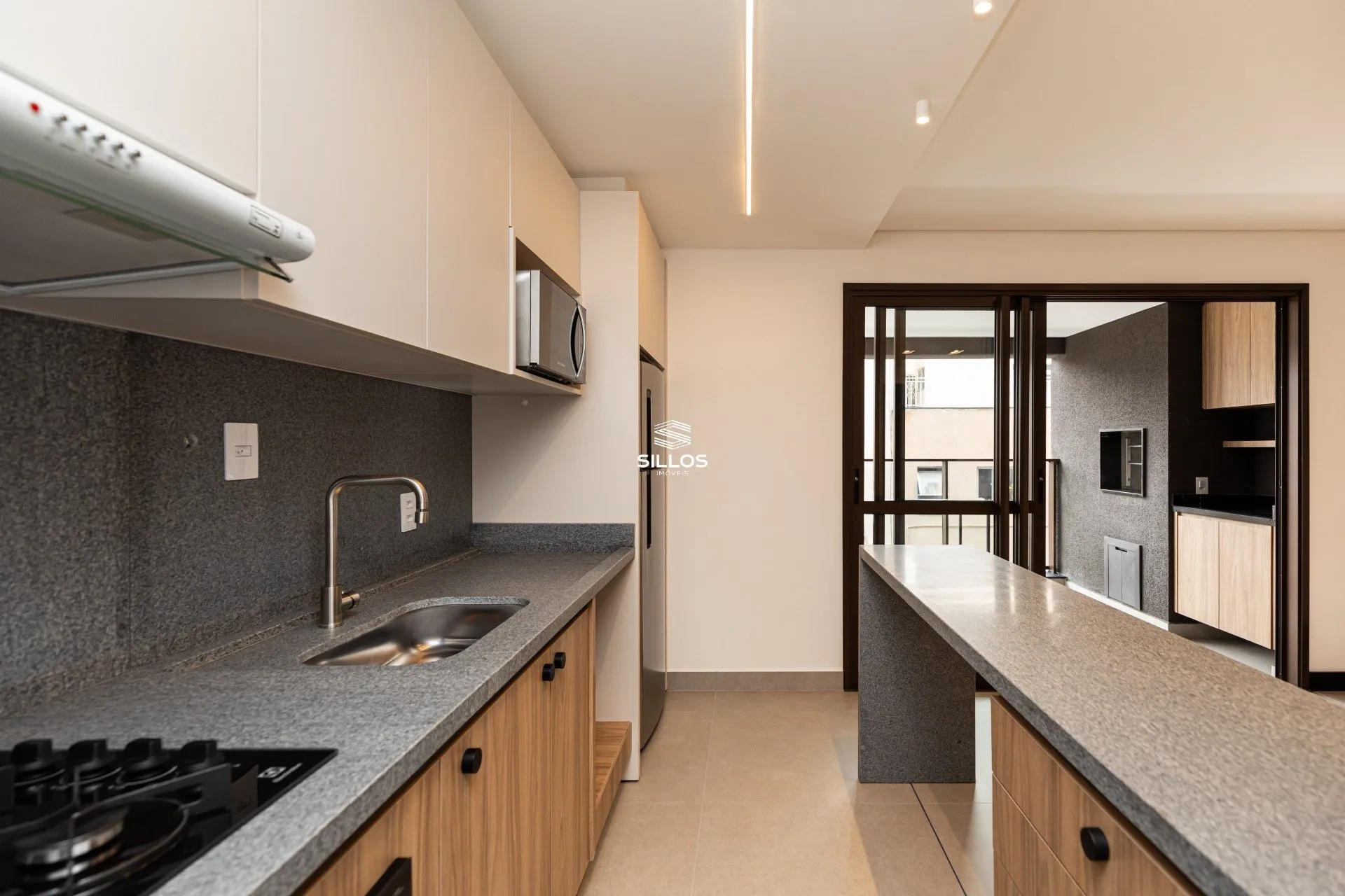 Apartment on the 5th floor with a grill on the balcony — photo 4