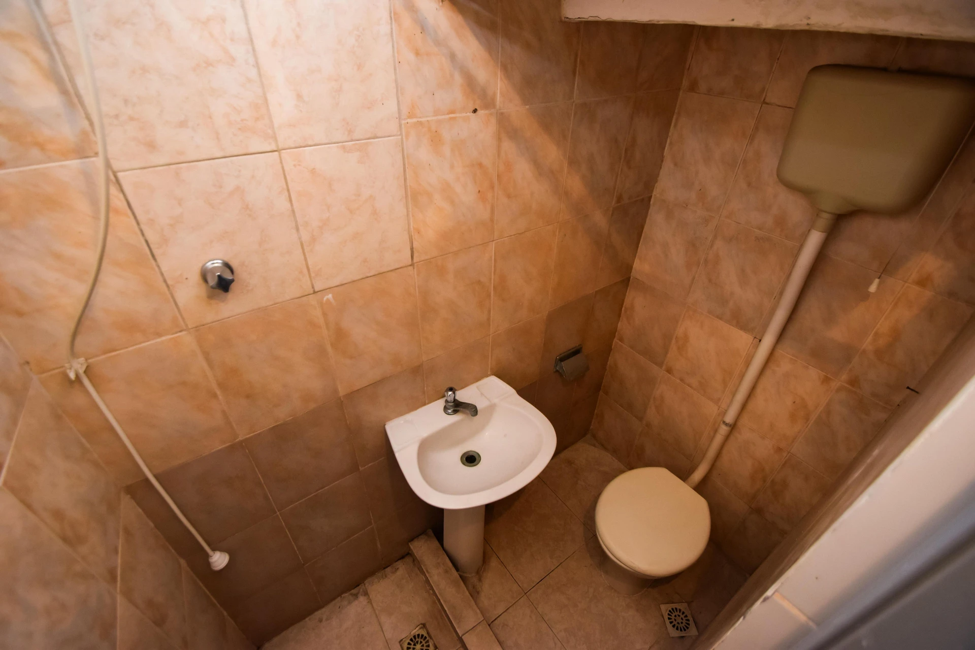 Unfurnished studio with no parking and 1 bedroom — photo 13