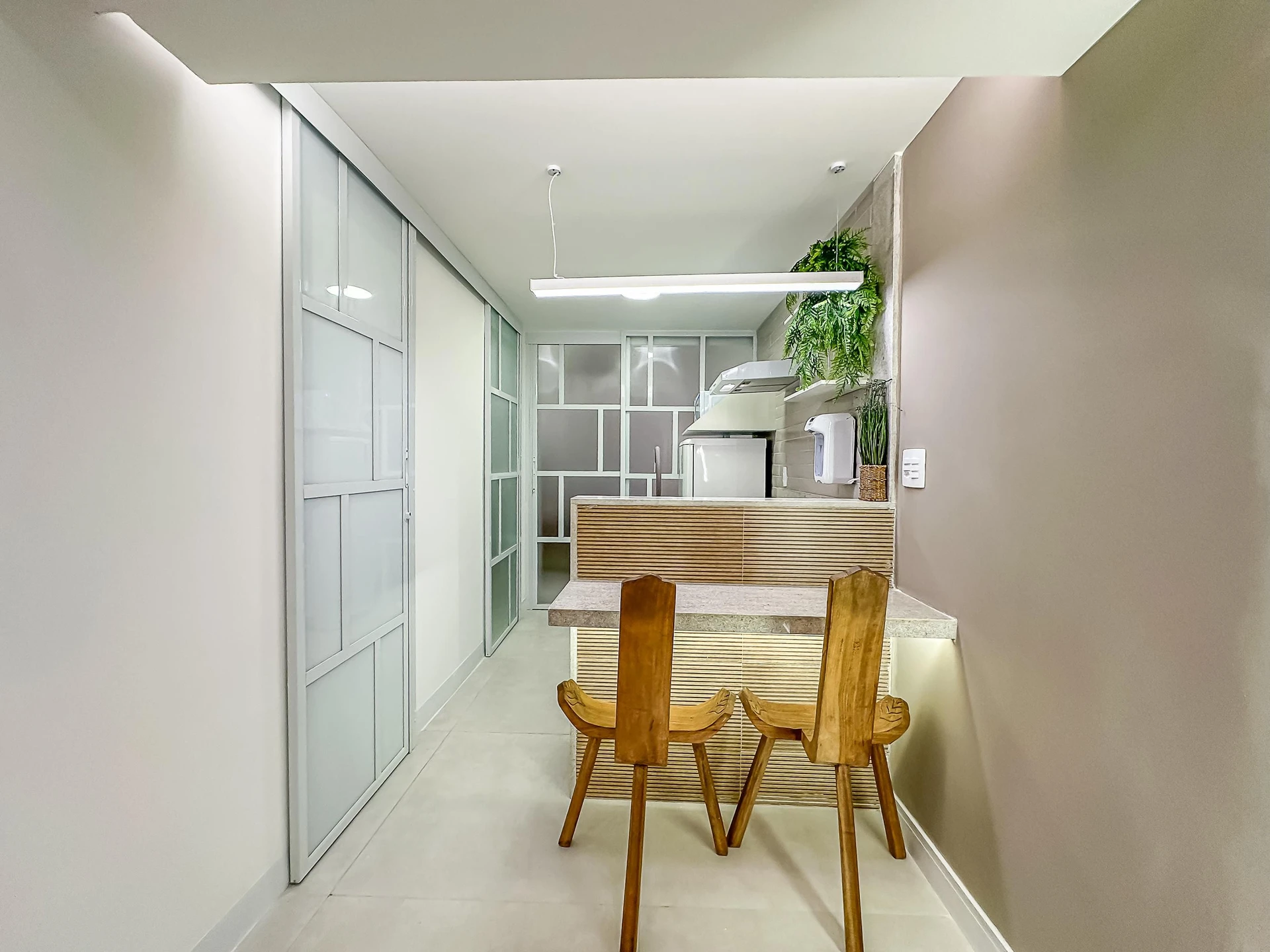 Меблированная квартира с 1 спальней и кухней open-plan — photo 2