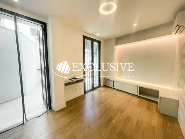 Apartment with 3 bedrooms, 5 bathrooms and balcony