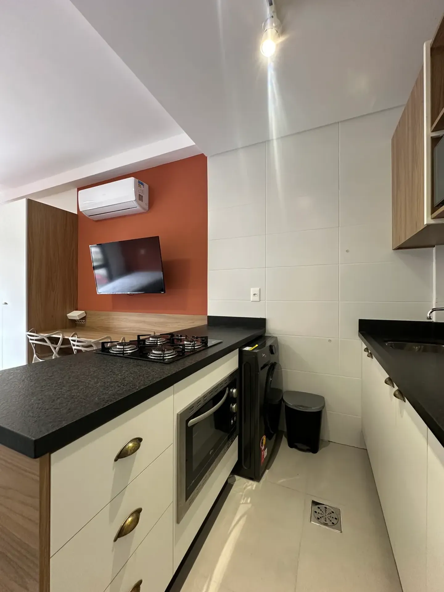 Furnished 1-bedroom apartment with a private garden — photo 10