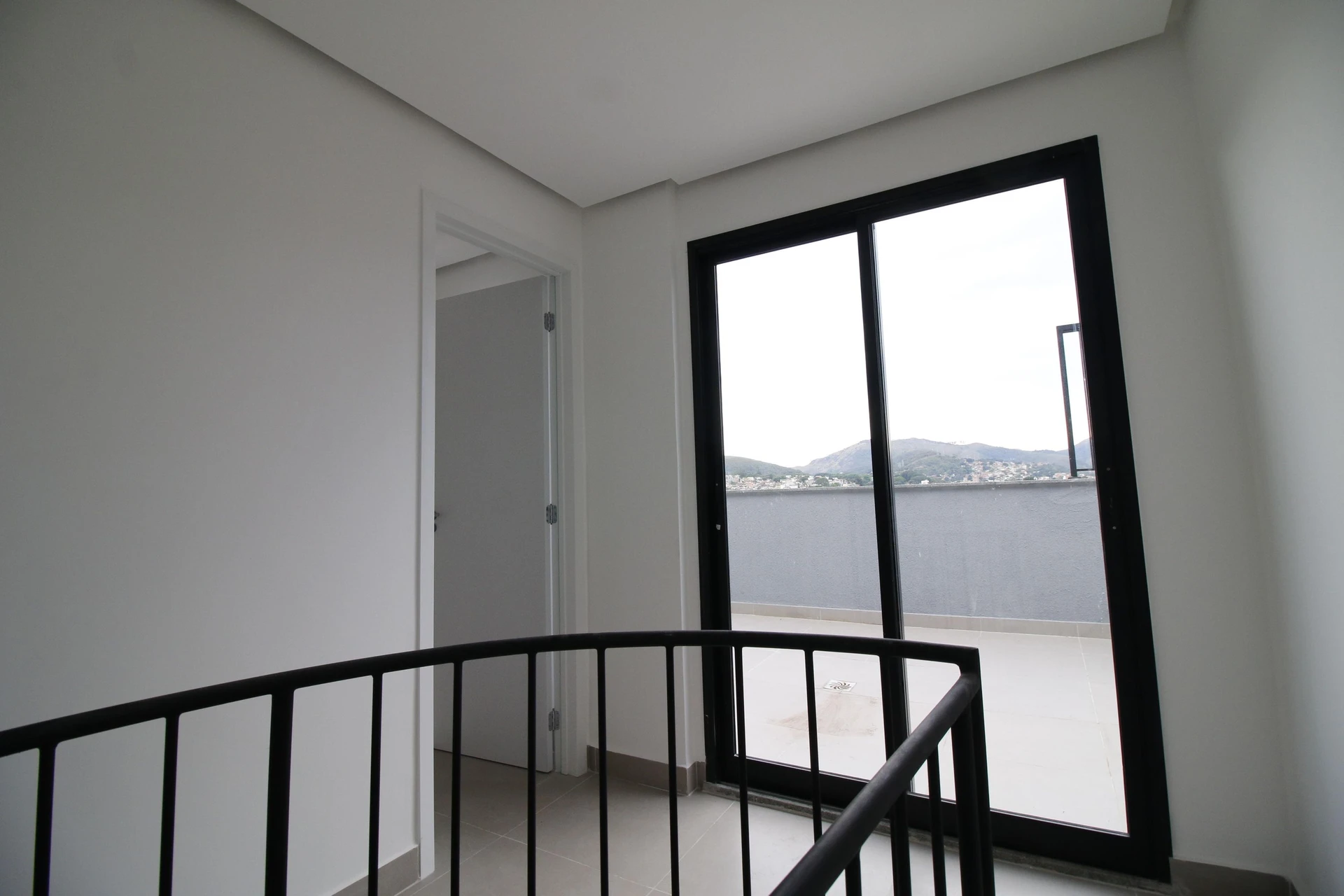 Home office in a 2-bedroom apartment, 130 m² — photo 12
