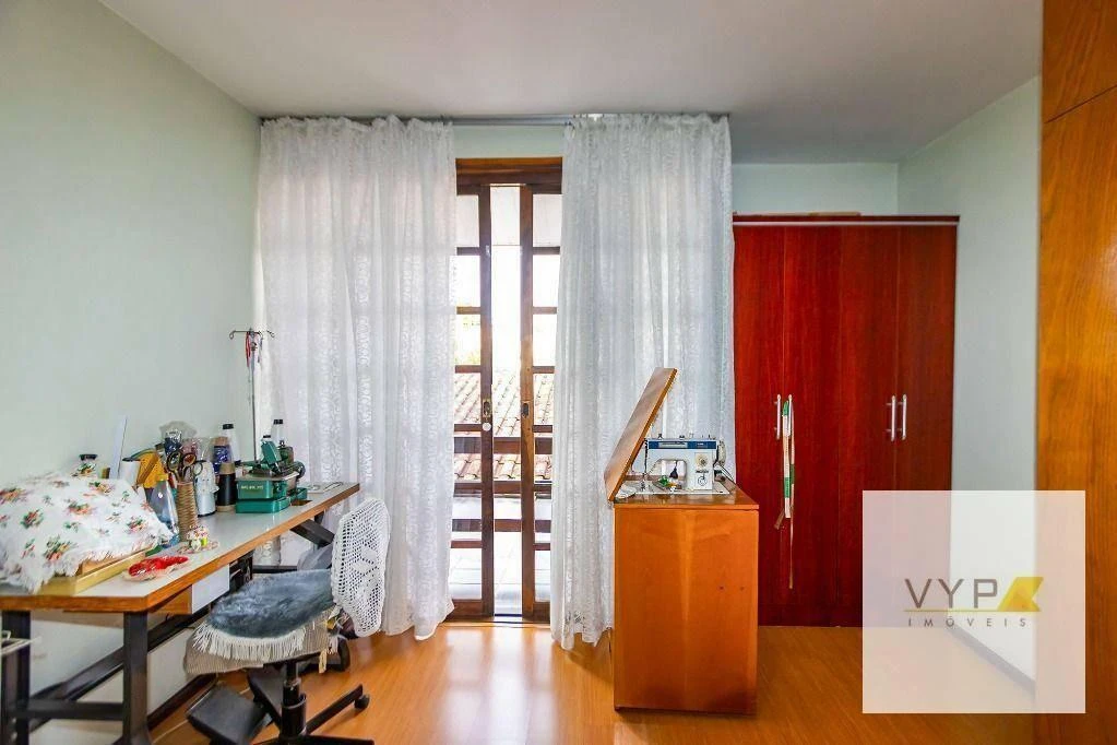 4-bedroom house with a home office — photo 24