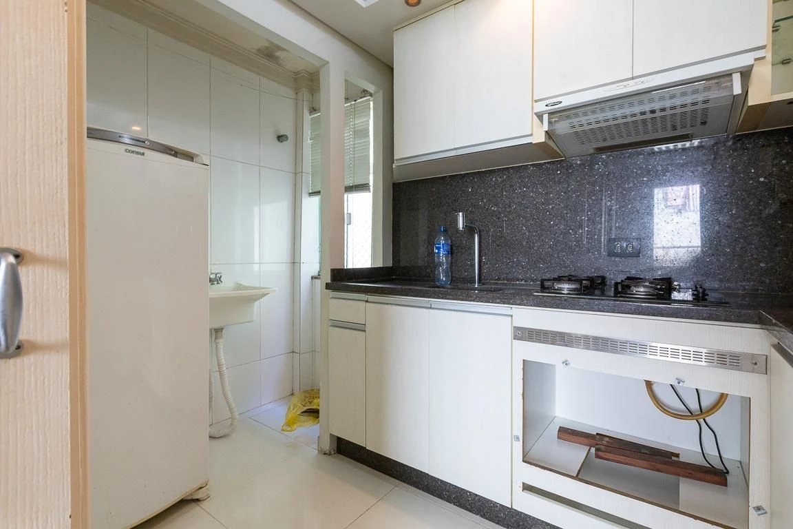 2-bedroom apartment with a home office in Curitiba — photo 2