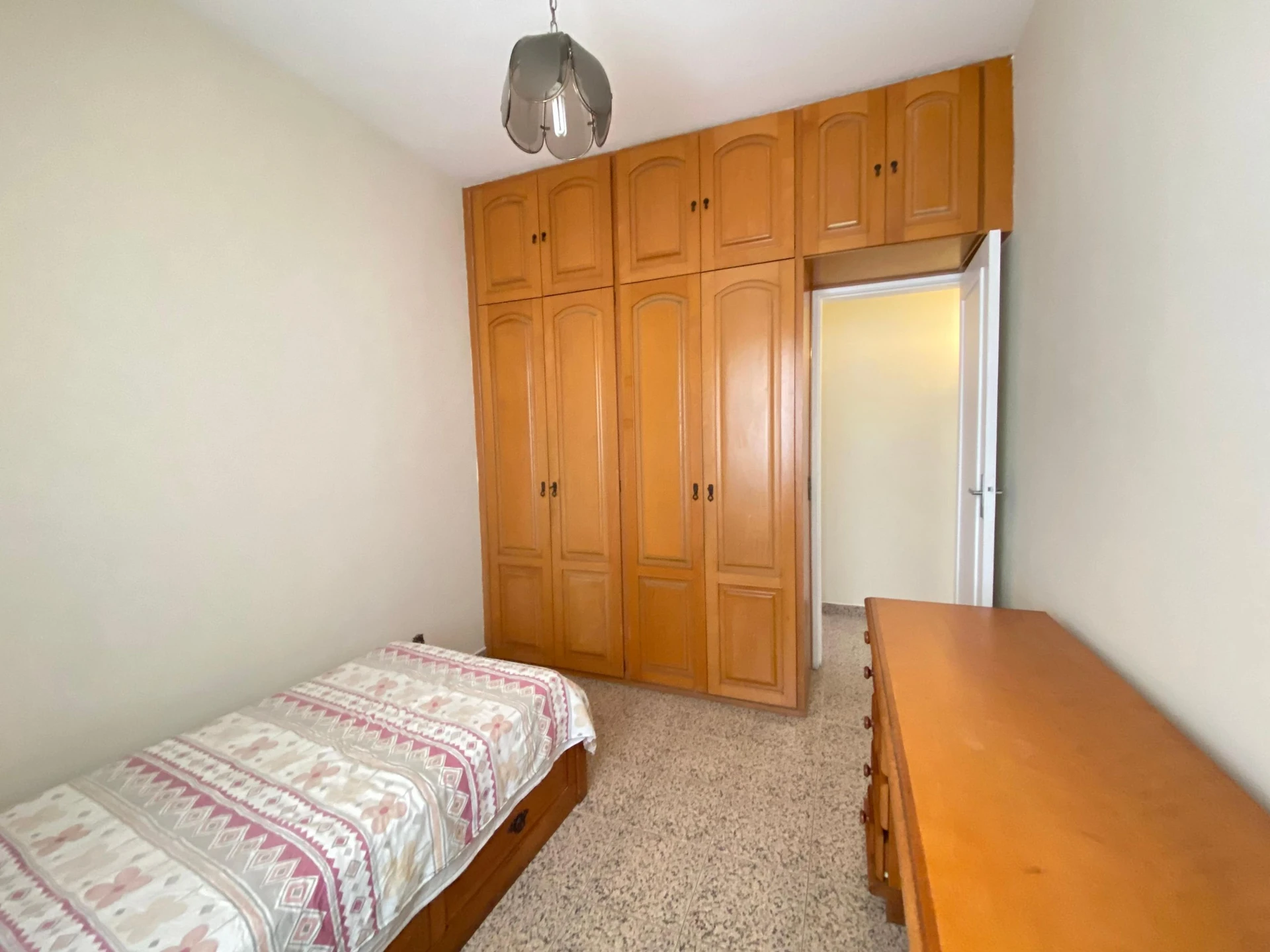 Орендна квартира з 3 спальнями та балконом — photo 17
