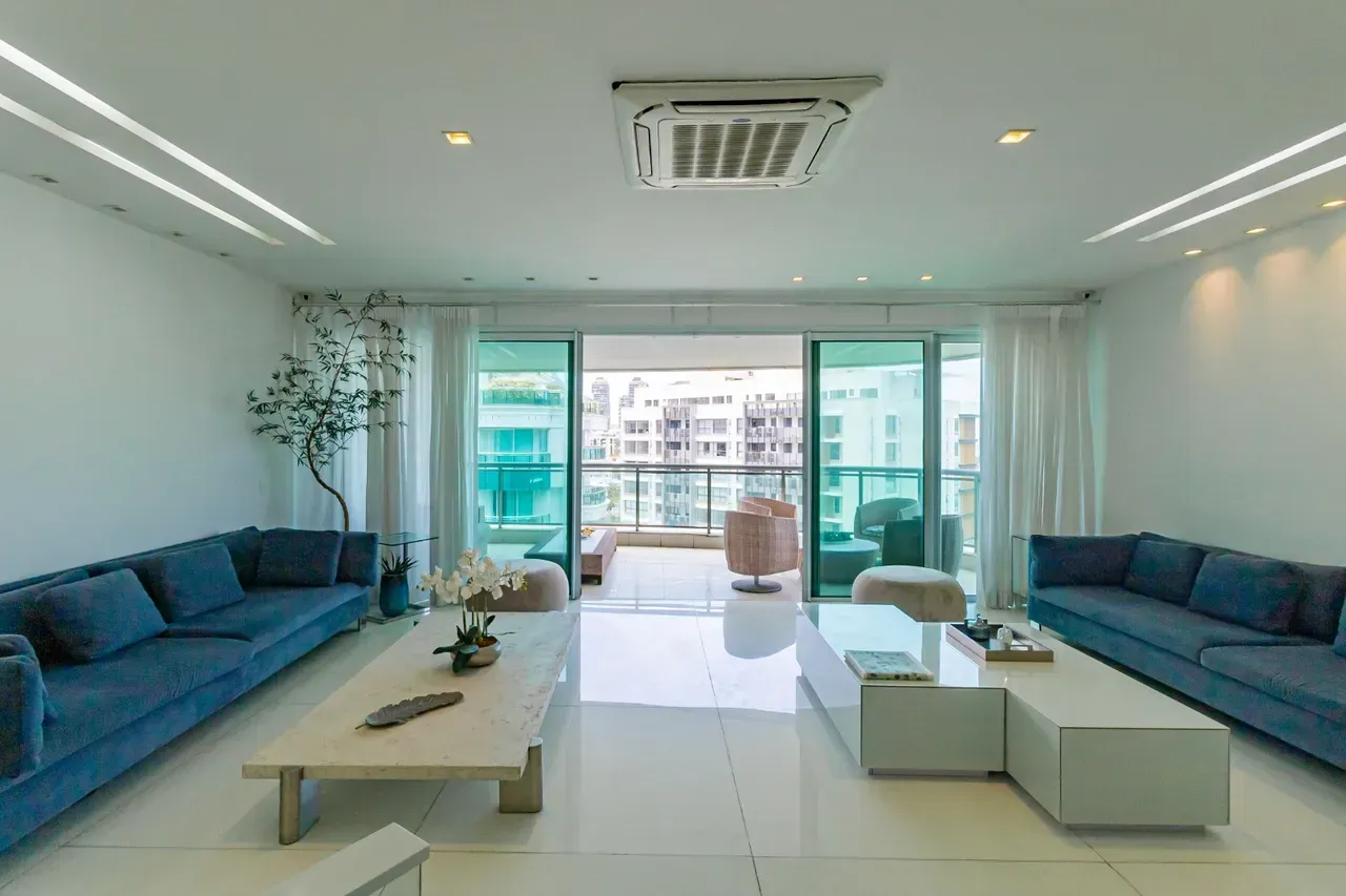 Apartment with 4 bedrooms, 5 bathrooms and balcony — photo 9