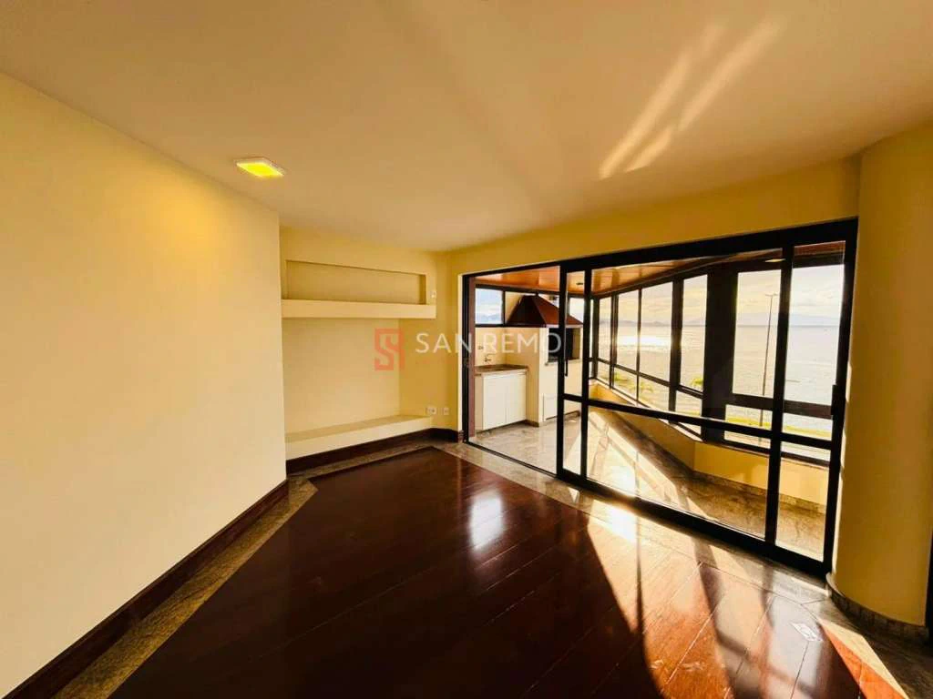 Unfurnished 4-bedroom apartment with 307 m² — photo 2