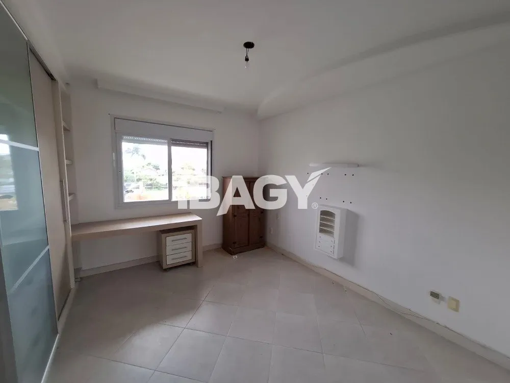 4-bedroom house with 3 suites and 400 m² total area — photo 9